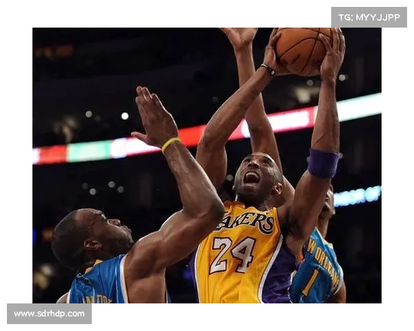 NBA突破上篮技巧解析:如何在高速对抗中完成高效得分 NBA突破上篮技巧解析:如何在高速对抗中完成高效得分